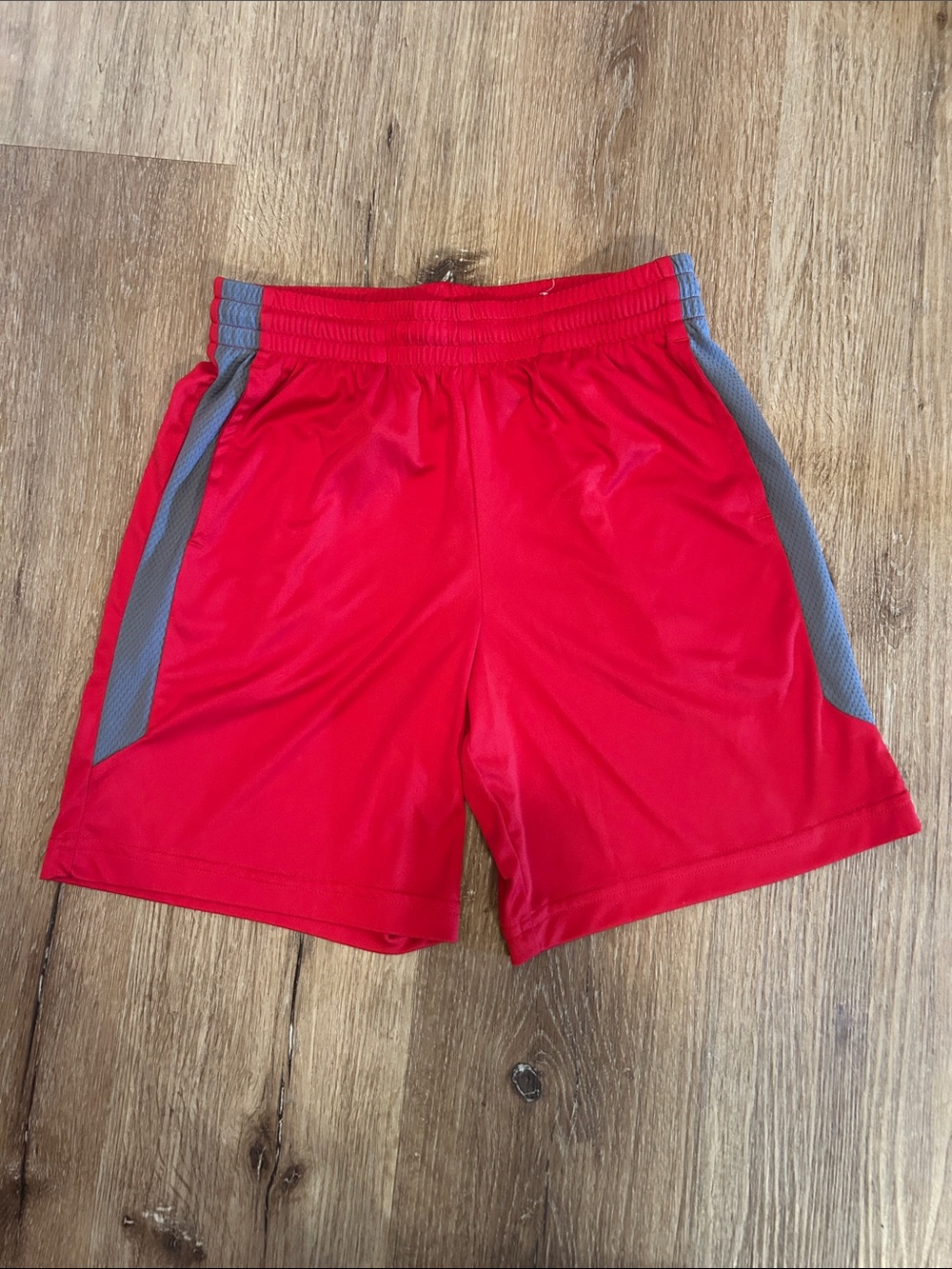 Tek Gear Red Athletic Shorts with Gray Panels - Large (14/16)
